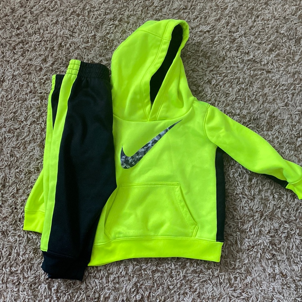 Nike Therma-Fit sweatsuit!